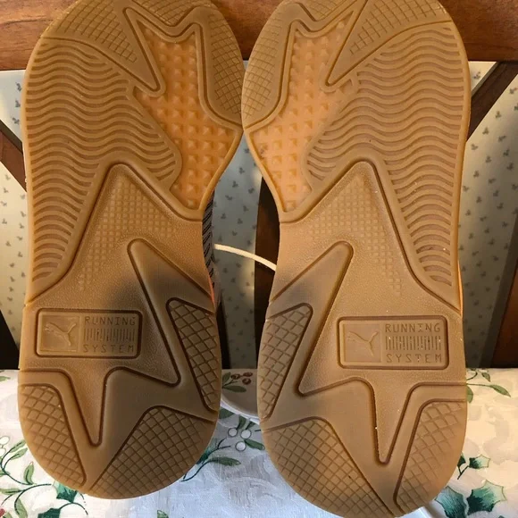 Puma Colorful running shoes. - Picture 4 of 9